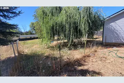 261 SE Darrell Ave, Winston, OR 97496 - Photo 16