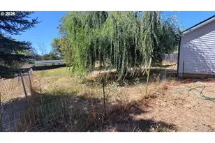 261 SE Darrell Ave, Winston, OR 97496 - Photo 16