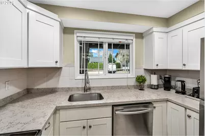29700 SW Courtside Dr #36, Wilsonville, OR 97070 - Photo 8
