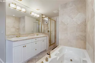 230 N Hayden Bay Dr, Portland, OR 97217 - Photo 20