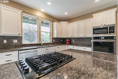 26250 S Milk Creek Cir, Mulino, OR 97042 - Photo 14