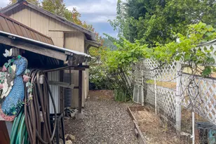 46 NE Mary Ann Ln, Roseburg, OR 97470 - Photo 4
