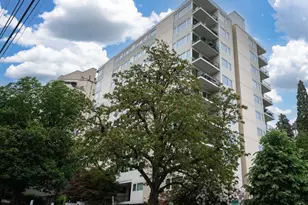 2211 SW Park Pl, Portland, OR 97205 - Photo 2