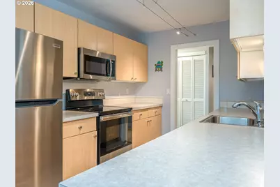 2211 SW Park Pl #102, Portland, OR 97205 - Photo 16