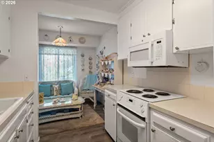 4246 NE 125th Pl, Portland, OR 97230 - Photo 10