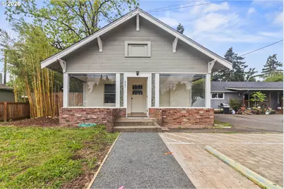 647 N 9th St, Cottage Grove, OR 97424 - Photo 2