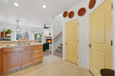 2386 SE 171st Ave, Portland, OR 97233 - Photo 6