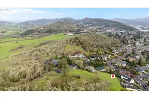 1700 NW Avery St, Roseburg, OR 97471 - Photo 34