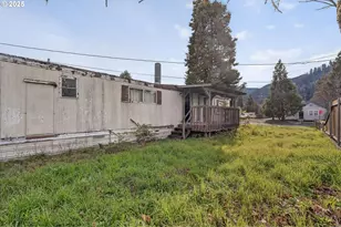 47521 School St, Oakridge, OR 97463 - Photo 12