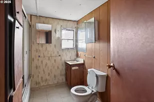 47521 School St, Oakridge, OR 97463 - Photo 10