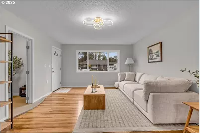 13104 SE Center St, Portland, OR 97236 - Photo 12