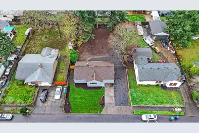 13104 SE Center St, Portland, OR 97236 - Photo 6