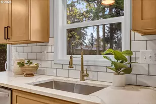 13104 SE Center St, Portland, OR 97236 - Photo 18