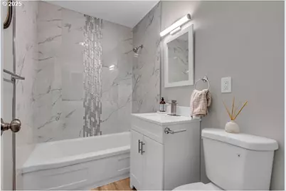 13104 SE Center St, Portland, OR 97236 - Photo 26