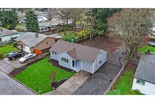 13104 SE Center St, Portland, OR 97236 - Photo 4