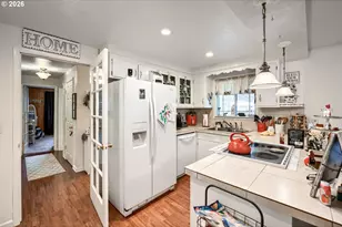 2565 Dover Dr, Eugene, OR 97404 - Photo 12
