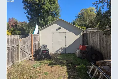 2461 Riverview St, Eugene, OR 97403 - Photo 8