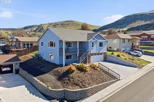 1704 Oakwood Dr, The Dalles, OR 97058 - Photo 2