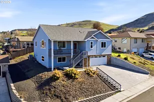 1704 Oakwood Dr, The Dalles, OR 97058 - Photo 1
