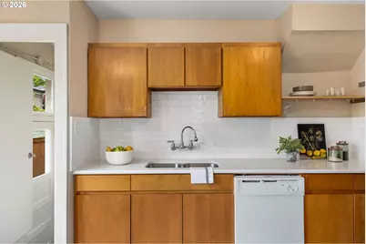 923 NE Tillamook St, Portland, OR 97212 - Photo 8