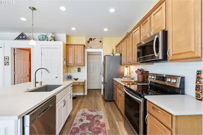 21780 NE Larkspur Ln, Fairview, OR 97024 - Photo 6