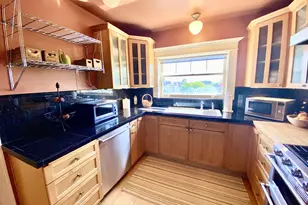 2083 NW Johnson St, Portland, OR 97209 - Photo 14