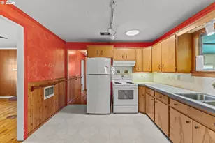 412 23rd St, Myrtle Point, OR 97458 - Photo 10