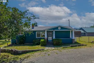 412 23rd St, Myrtle Point, OR 97458 - Photo 2