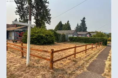 205 W Clarendon St, Gladstone, OR 97027 - Photo 4