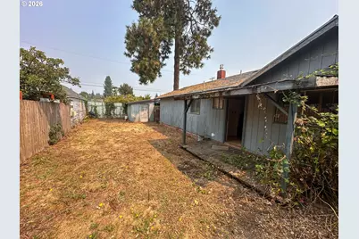 205 W Clarendon St, Gladstone, OR 97027 - Photo 20