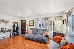 710 SE 155th Ave, Portland, OR 97233 - Photo 8