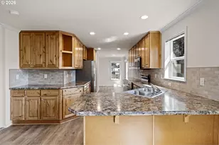 625 N 16th St, Cottage Grove, OR 97424 - Photo 12