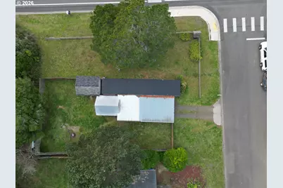 1612 34th St, Florence, OR 97439 - Photo 4