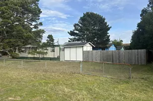 1612 34th St, Florence, OR 97439 - Photo 22