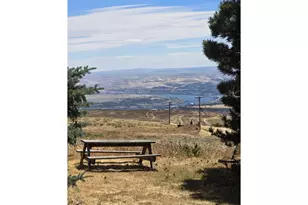 2080 Mountain View Dr, The Dalles, OR 97058 - Photo 2