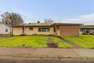 412 SE Grant St, Sheridan, OR 97378 - Photo 1