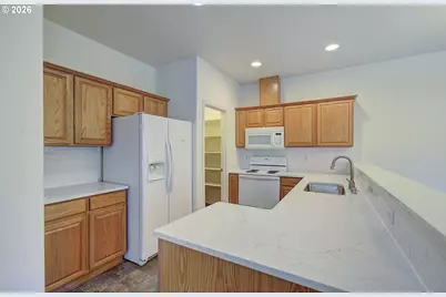 9715 NE 19th Pl, Vancouver, WA 98665 - Photo 12