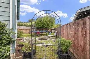 144 Bunting Ct, Roseburg, OR 97471 - Photo 6