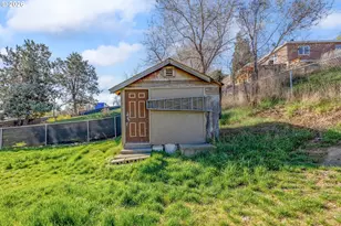 342 SE 7th St, Madras, OR 97741 - Photo 18