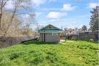 342 SE 7th St, Madras, OR 97741 - Photo 20