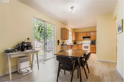 555 NW Hertel St, Hillsboro, OR 97124 - Photo 8