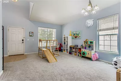 555 NW Hertel St, Hillsboro, OR 97124 - Photo 6