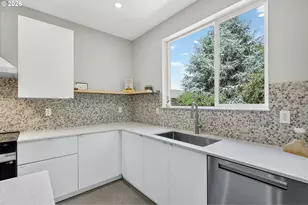 8213 N Swenson St, Portland, OR 97203 - Photo 14