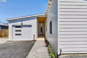 8213 N Swenson St, Portland, OR 97203 - Photo 2