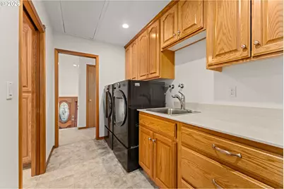 11990 Artlin Rd, Grants Pass, OR 97526 - Photo 10