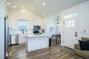 3695 NE McDonald Ln, McMinnville, OR 97128 - Photo 10