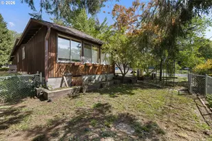 1103 4th Ave, Gold Hill, OR 97525 - Photo 8