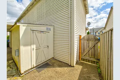 8577 SW Bellflower St, Portland, OR 97224 - Photo 24