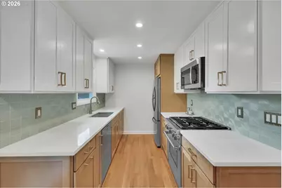 9760 SW Inglewood Pl, Portland, OR 97225 - Photo 10