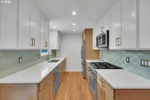 9760 SW Inglewood Pl, Portland, OR 97225 - Photo 10